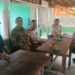 Tingkatkan Kedekatan dengan Masyarakat, Babinsa Koramil 13/PST Sambangi Warga di Warung Kopi