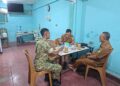 Eratkan Sinergi,Babinsa Koramil 0201-04/MK Komsos Bersama Staf Kelurahan