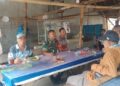 Babinsa Koramil 0201-16/TM Jalin Silaturahmi dengan Warga di Warung Kopi