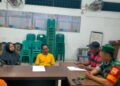 BABINSA SERKA Z.MATONDANG DARI KORAMIL 13/PST DAN BHABINKAMTIBMAS SELESAIKAN MASALAH WARGA SECARA MEDIASI