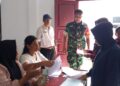 Demi Mendukung Kesejahteraan Masyarakat, Babinsa Desa Gunung Tinggi dampingi Penyaluran BLT Dana Desa 