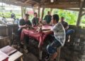 MANFAATKAN KEDAI KOPI, BABINSA KORAMIL 0201-07/MT TINGKATKAN KOMSOS DENGAN WARGA BINAAN