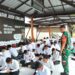 Sebagai Upaya Kemanunggalan TNI – Rakyat ,Babinsa Mengantar Warga Mendaftar Prajurit TNI -AD