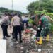 Sinergi TNI-POLRI, Koramil 05/Balaraja Dan  Polsek Bersama  Masyarakat Bersihkan Tumpukan Sampah di Desa Tobat
