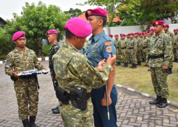 Komandan Yonif 15 Marinir Pimpin Tradisi Kenaikan Pangkat, Penerimaan Anggota Baru, dan Apresiasi Prajurit Berprestasi