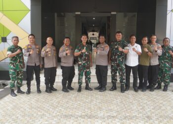 Momen Hangat Polres Metro Tangerang Kota dan Polres Metro Tangerang Selatan Berikan Kejutan HUT TNI ke-81 di Kodim 0510/Tigaraksa