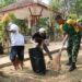 Semangat Manunggal TNI-Rakyat, Yonif 411 Kostrad Bersama Masyarakat Bersihkan Taman Tingkir