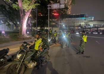 MALAM HARI, BABINSA KODIM 0201/MEDAN SISIR SEJUMLAH TITIK RAWAN KEJAHATAN,WUJUDKAN KONDUSIFITAS WILAYAH