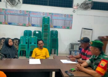 Serka Zulfitri Matondang Babinsa Koramil 13/PST dan Bhabinkamtibmas Bersama Kadus Bantu Mediasi Permasalahan Warga
