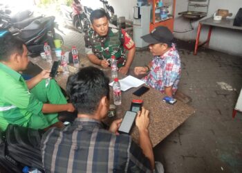 MANGKAL NGOPI BARENG WARGA,BABINSA KORAMIL 0201-06/MS CIPTAKAN SITUASI KONDUSIF DI WILAYAH BINAAN