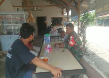 Babinsa Desa Batu Pertampilen,Ciptakan Keakraban dengan Warga Binaan Melalui Komsos