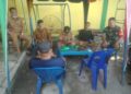 JALIN KOMUNIKASI YANG BAIK, BABINSA KORAMIL 0201-03/MD SERTU NUR ALI BERSAMA WARGA NGOBROL SANTAI DI KANTOR KEL .DENAI