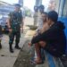 Komsos Dengan Supir Angkot, Babinsa Koramil 14/PB Himbau Agar Tertib Berlalu Lintas