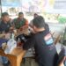 BABINSA PELTU IRWANSYAH SIMATUPANG MELAKSANAKAN KOMSOS DENGAN TOKOH DAN WARGA BINAAN