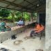 Kebersamaan Babinsa Koramil 13/PST Sertu Turyoko Bersama Kelompok Tani di Teras Rumah Ketua Poktan