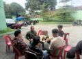 Perkuat Sinergi dengan Mahasiswa, Babinsa Kelurahan Gaharu Ajak Pengurus HMI Jaga Kondusivitas Wilayah