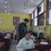 Babinsa Koramil 0201-16/TM Sertu Dismas Barus Awasi Program MBG di Sekolah Desa Limau Manis