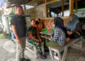 Warung Kopi Menjadi Sarana Babinsa Jalin Silaturahmi Dengan Lurah, Seklur dan Kepling