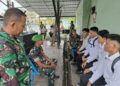 Wujud Kemanunggalan TNI-Rakyat, Babinsa Koramil 0201-04/MK Dampingi Warga Daftar Prajurit TNI AD