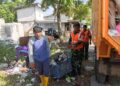 Satgas Sampah Kodim 0510/Trs Bersihkan Tumpukan Sampah di Ketapang