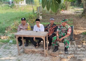 Jalin Kedekatan dengan Warga, Serka Ishak Laksanakan Komsos di Desa Buaran Bambu