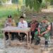 Jalin Kedekatan dengan Warga, Serka Ishak Laksanakan Komsos di Desa Buaran Bambu