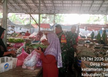 Koptu Yayan Monitoring Harga Sembako di Pasar Tradisional Ranca Iyuh