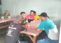 Babinsa Koramil 0201-16/TM Serda Aris Silitonga Jalin Keakraban dengan Warga Melalui Komsos