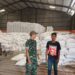 PASTIKAN STOK AMAN, BABINSA PEKAN LABUHAN KOMSOS BERSAMA KEPALA GUDANG BULOG MEDAN LABUHAN
