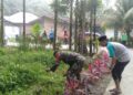 Menjalin Hubungan Baik, Babinsa Melaksanakan Komsos di Warung Kopi