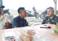 Babinsa Ciptakan Keakraban dengan Warga Binaan Melalui Komsos