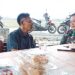 Babinsa Ciptakan Keakraban dengan Warga Binaan Melalui Komsos