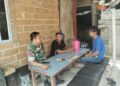Melalui Silaturahmi, Babinsa Koramil 06/Senayang Perkuat Kerukunan dan Keamanan Warga