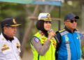 Korlantas Polri Polisi Bersama Masyarakat , Ka induk BSD Kompol Darma Memberikan Edukasi untuk Sopir Truk