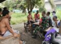 MENERUSKAN HIMBAUAN BPBD SOAL KABUT ASAP, BABINSA RENGGAS PULAU KOMSOS BERSAMA KEPALA LINGKUNGAN DAN WARGA