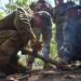 Prajurit Marinir Indonesia Kenalkan Cara Bertahan Hidup Di Hutan Kepada ADF