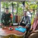 Komsos Dengan Tokoh Masyarakat,Babinsa Asam Kumbang Sampaikan Pesan Kamtibmas