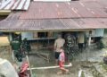 Wujud Kepedulian TNI, Satgas TMMD Kodim 0206/Dairi Mulai Perbaiki Rumah Warga