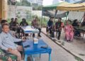 BABINSA KORAMIL 0201-05/MB BANTU MEDIASI PERMASALAHAN AKSES JALAN WARGA DI KELURAHAN AUR