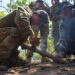 MARINIR INDONESIA KENALKAN PRAJURIT AUSTRALIA CARA BERTAHAN HIDUP DI HUTAN