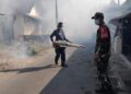 Cegah Demam Berdarah, Babinsa Kalipucung Pendampingan Fogging Serentak Di Dusun Kalipucung
