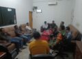 Redam Kesalahpahaman Parkir, Babinsa Koramil 0201-16/TM Mendampingi Mediasi Pertikaian Warga Desa Telaga Sari