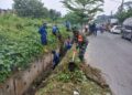 BABINSA KORAMIL 0201-05/MB BERSAMA UNSUR PEMERINTAH DAN WARGA LAKSANAKAN GOTONG ROYONG MASSAL DI MEDAN BARU