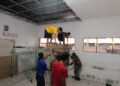 Babinsa Koramil 0201-02/MT Bersama Warga Gotong Royong Bersihkan dan Perbaiki Fasilitas SMP Swasta Al Ihsan