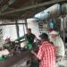 Jalin Keakraban dengan Warga Binaan, Babinsa Mabar Hilir Laksanakan Komsos di Warung Kopi