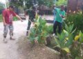 BABINSA SEI SIKAMBING B BERSAMA APARATUR DAN MASYARAKAT MELAKSANAKAN GOTONG ROYONG
