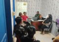 Bersinergi,Babinsa Koramil 0201-12/HP Peltu Dedi Cahyadi Bersama Kades dan Bhabinkamtibmas Mediasi Permasalahan Warga