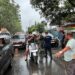 BABINSA KORAMIL 0201-07/MT DAN PERANGKAT KELURAHAN CEGAH MITIGASI DAMPAK KABUT ASAP ,BAGIKAN MASKER KEPADA WARGA