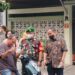 PEDULI KESEHATAN WARGA, BABINSA CINTA DAMAI BERSAMA LURAH BAGI-BAGI MASKER GRATIS