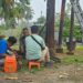 BABINSA KORAMIL 06/SENAYANG PERKUAT SINERGITAS DENGAN PLN, DUKUNG KELANCARAN PEMELIHARAAN JARINGAN LISTRIK DI DESA PENAAH